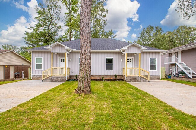 Building Photo - 5703 Valley Dr