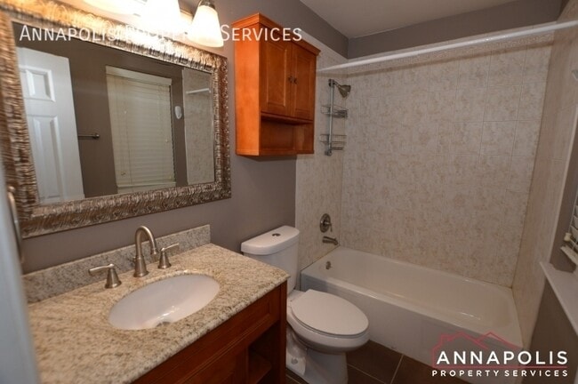 Building Photo - 4 Youngs Farm Ct