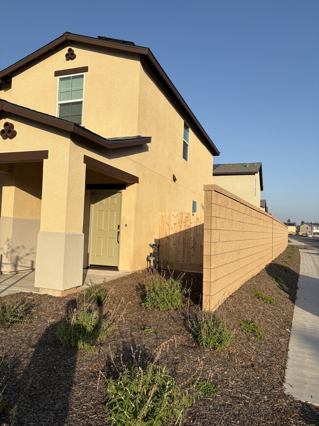 Building Photo - 4026 N Brent Ave