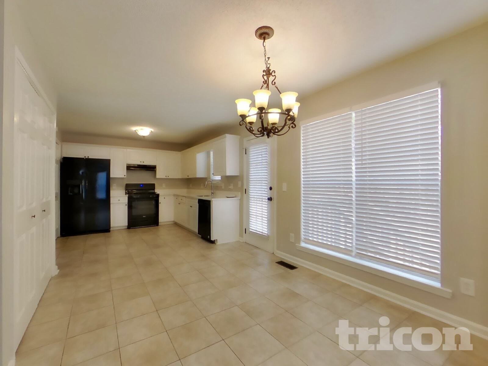 Building Photo - 214 Amber Trce