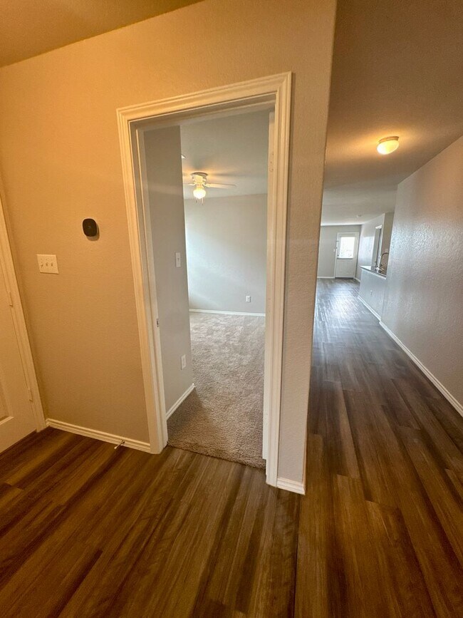 Building Photo - AVAILABLE IN BULVERDE!  In Hidden Trails S...