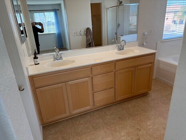 Building Photo - 236 Cogburn Way