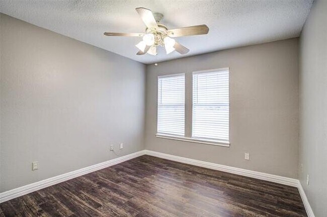 Building Photo - 157 Country Pl Ln