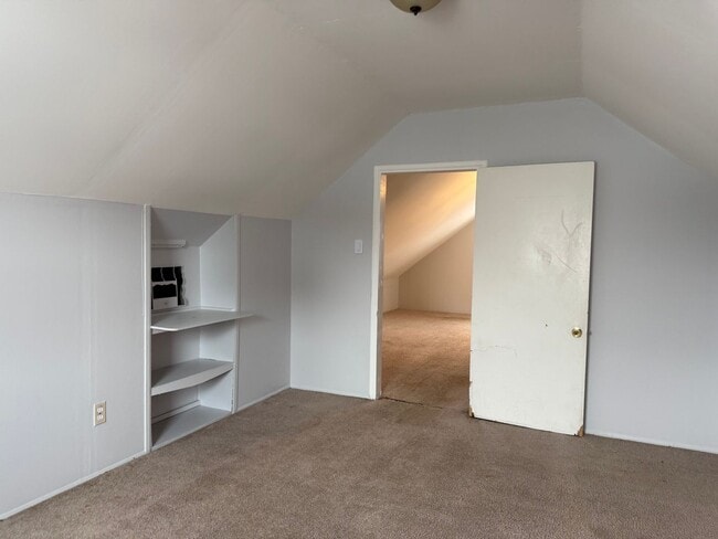 Building Photo - HOUSE CLOSE TO EVRYTHING YOU NEED.THIS HOME IS A MUST SEE!!!