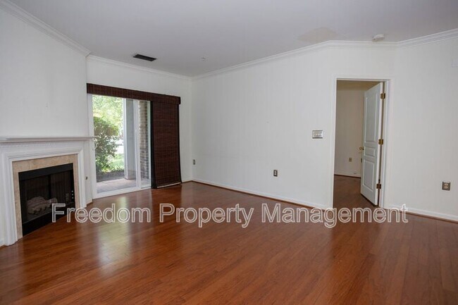 Building Photo - 2204 Westcourt Ln