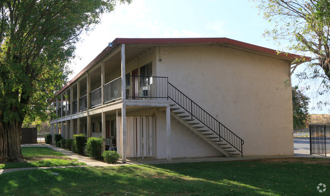 Building Photo - Lake Crest Apartments