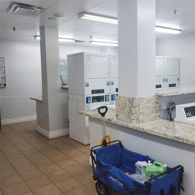 Building Photo - 850 N Miami Ave