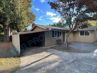 Building Photo - 775 SE Roberts Ave