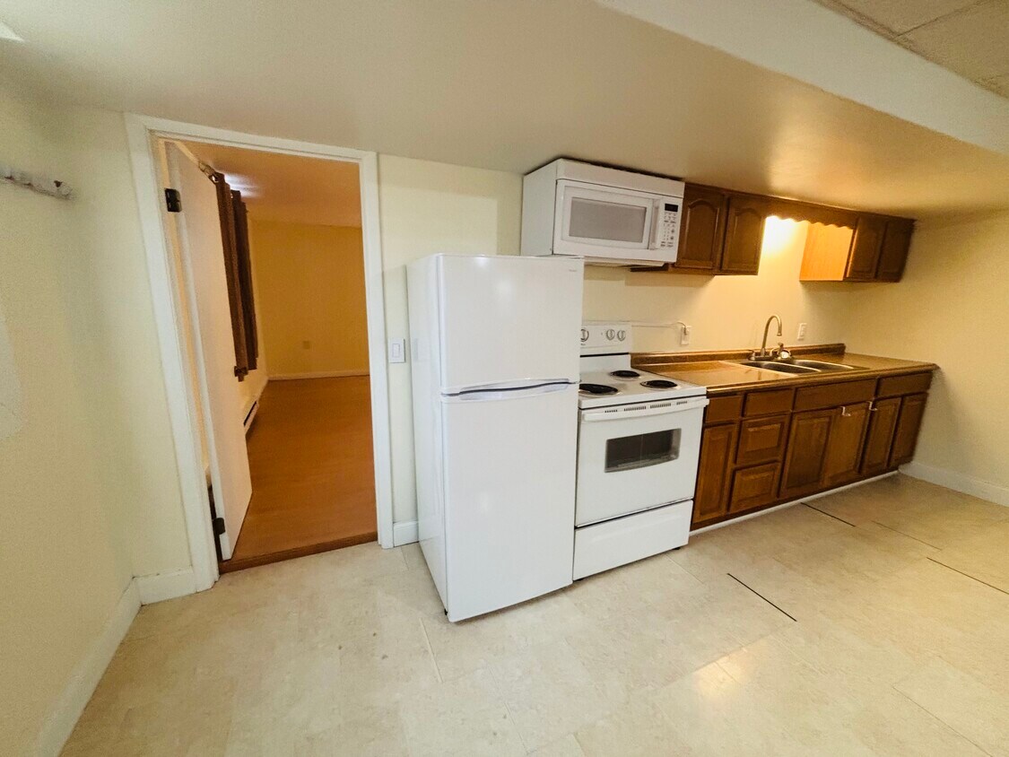 Building Photo - 135 Simsbury Dr