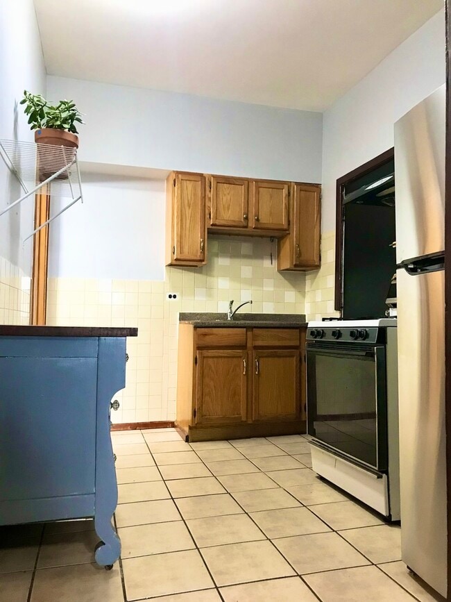 Building Photo - 940 W 31st Pl