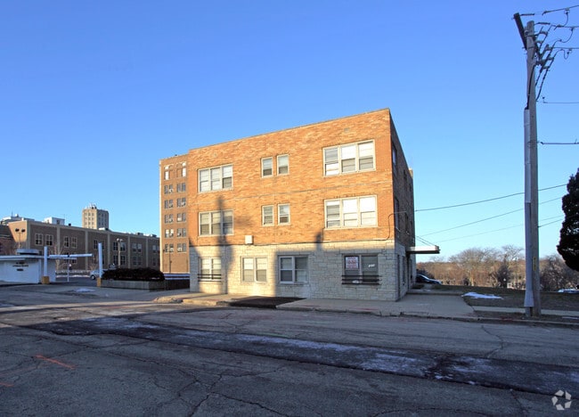 Building Photo - 114 N Spring St
