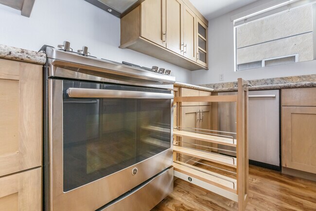 Building Photo - 1738 S Bentley Ave