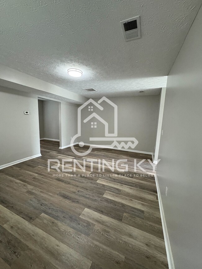 Building Photo - 1421 Westwood Dr