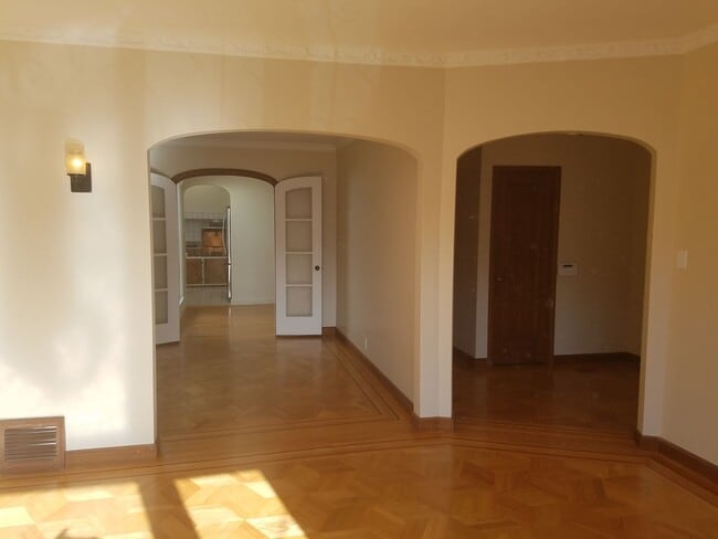 Building Photo - 3 Bedroom / 2 Bath House in West Portal!