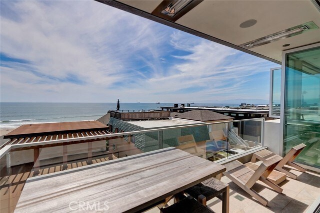 Building Photo - 3208 Ocean Dr