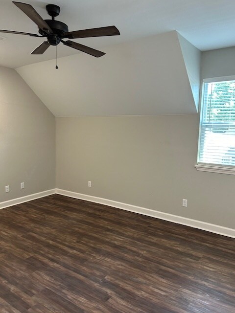 Building Photo - 409 W Maple Ave