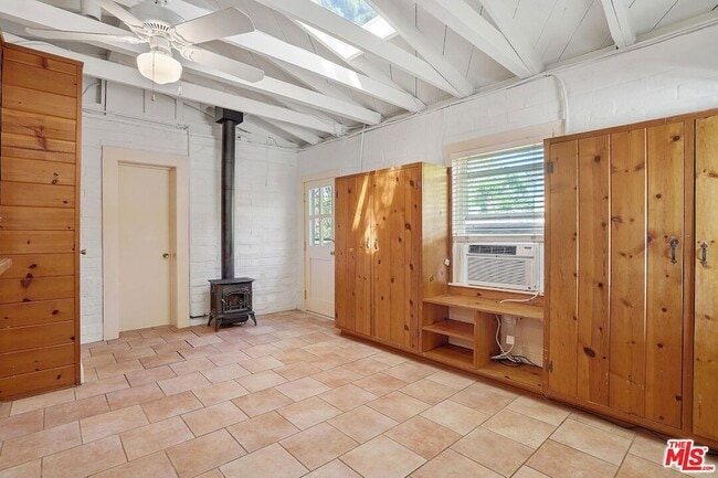 Building Photo - 21652 Encina Rd