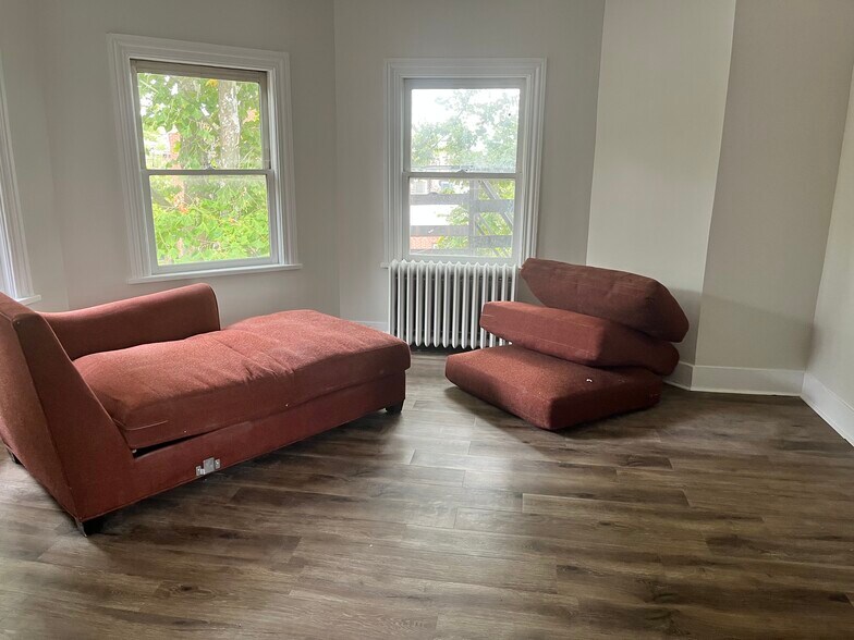Living room - 235 S Clinton Ave