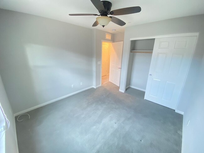 Building Photo - Gorgeous 3Bed/4Bath/2Car, 3-Story Townhome nestled in this beautiful Summerlin West Gated Communi...