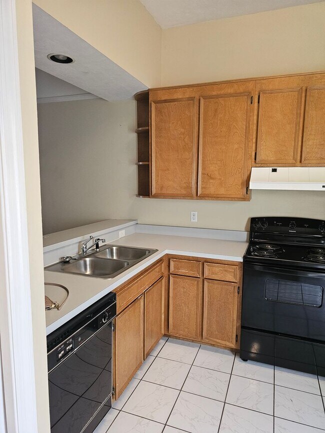 Building Photo - 2/2.5 Townhome Mile Run