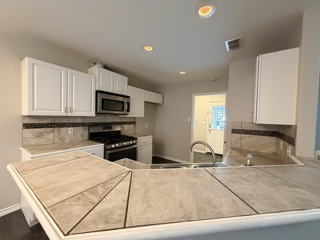 Building Photo - 103 S 4th St