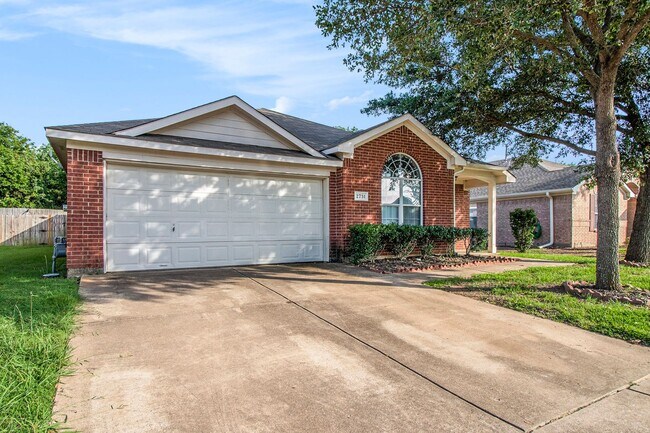 Building Photo - Charming 4-Bedroom, 2-Bathroom Home
