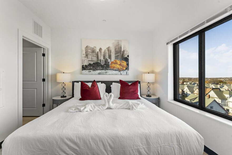 Building Photo - 600 Broadway-SI ID1240271P