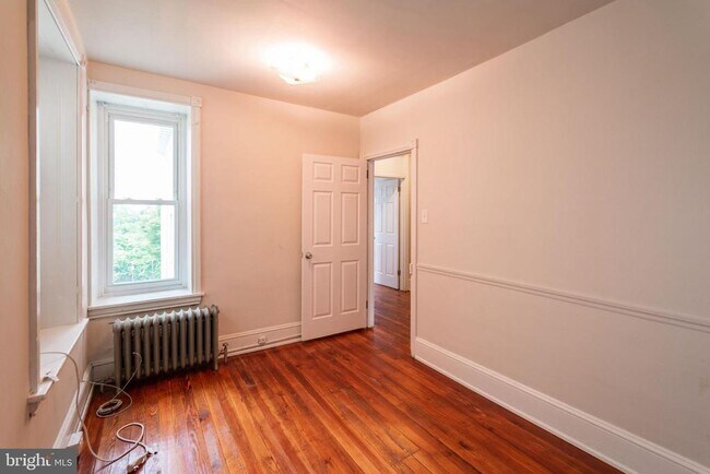 Building Photo - 295 Hermitage St