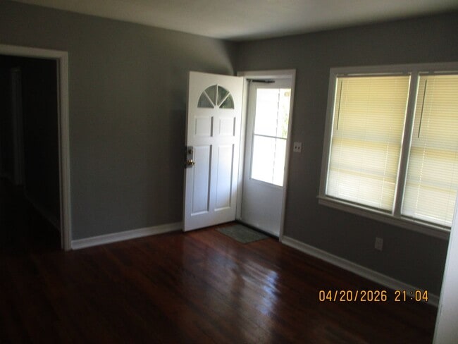 Building Photo - 1906 W Whitney Ave