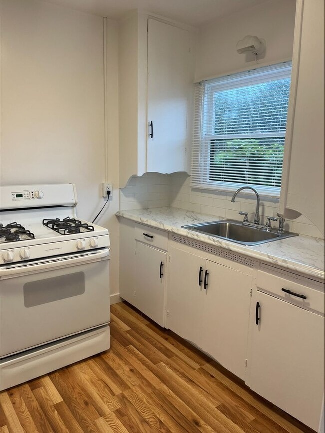 Building Photo - 2 Bedroom 1 Bath House Walking Distance to Cal Poly