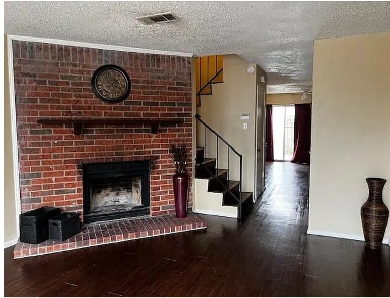 Building Photo - 10500 Lake June Rd