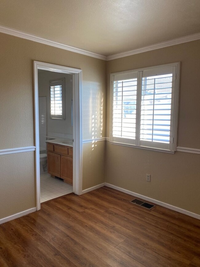 Building Photo - 3 bedroom 3 bathroom Salida Home