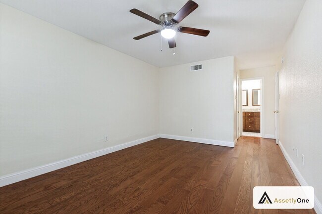 Building Photo - Updated North Dallas Townhome | 2 Pools | Clubhouse | Richardson ISD | Private Backyard