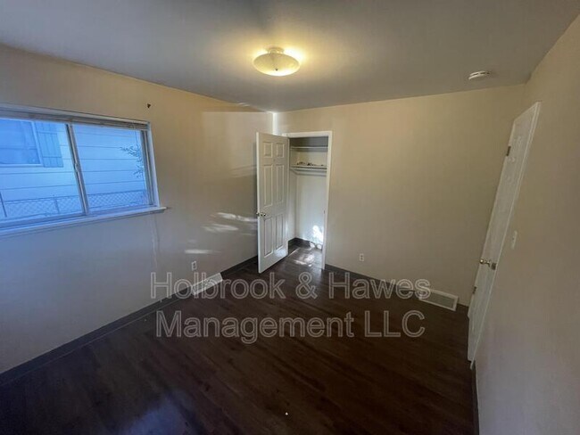 Building Photo - 601 N Bryan Ave