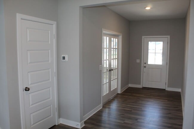 Building Photo - Beautiful Newer 5 BR Home in Brownsburg!