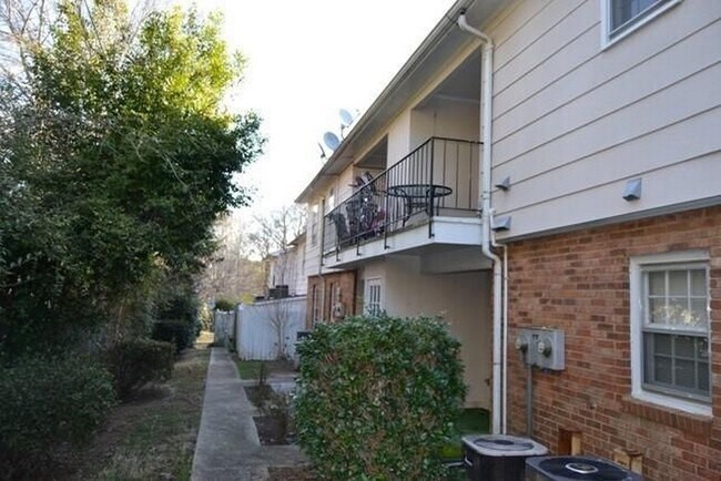 Building Photo - 1792 Ebenezer Rd