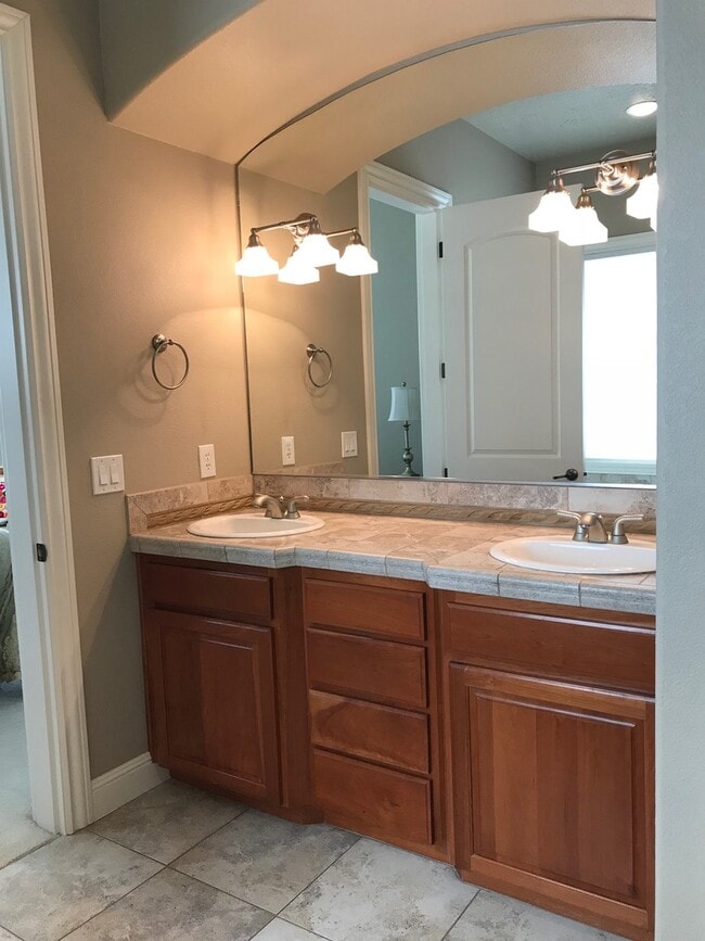 Building Photo - 788 Tukwila Dr