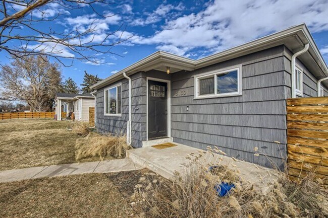 Building Photo - Updated 3BD/ 2BA home in Denver, CO! Available January 1st