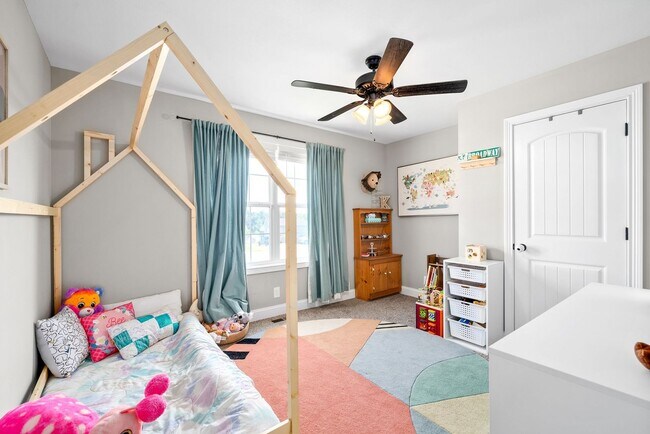 Building Photo - Fish, Swim or Canoe from your backyard! Beautiful 3 bed 2 bath with large Fenced in backyard!