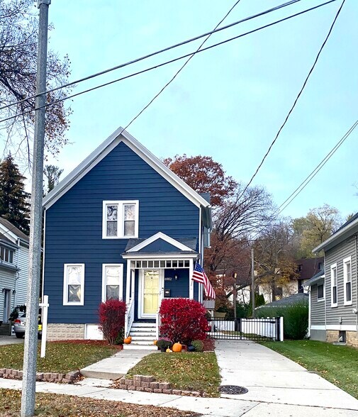 Building Photo - 6902 Saint James St
