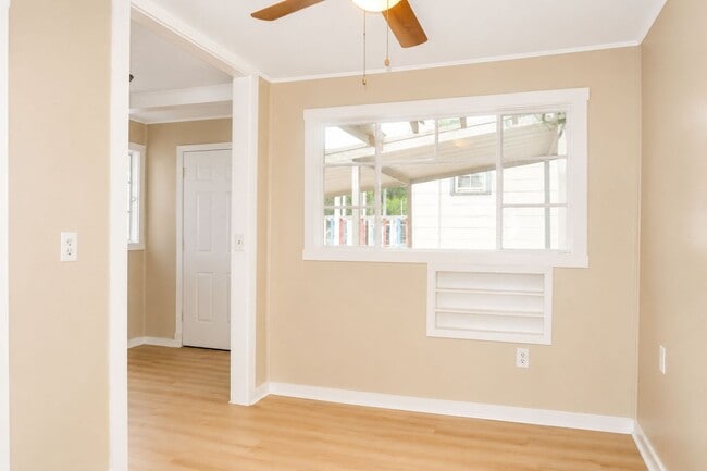 Building Photo - 1 Bedroom, 1 Bathroom Home for Rent in Zephyrhills!