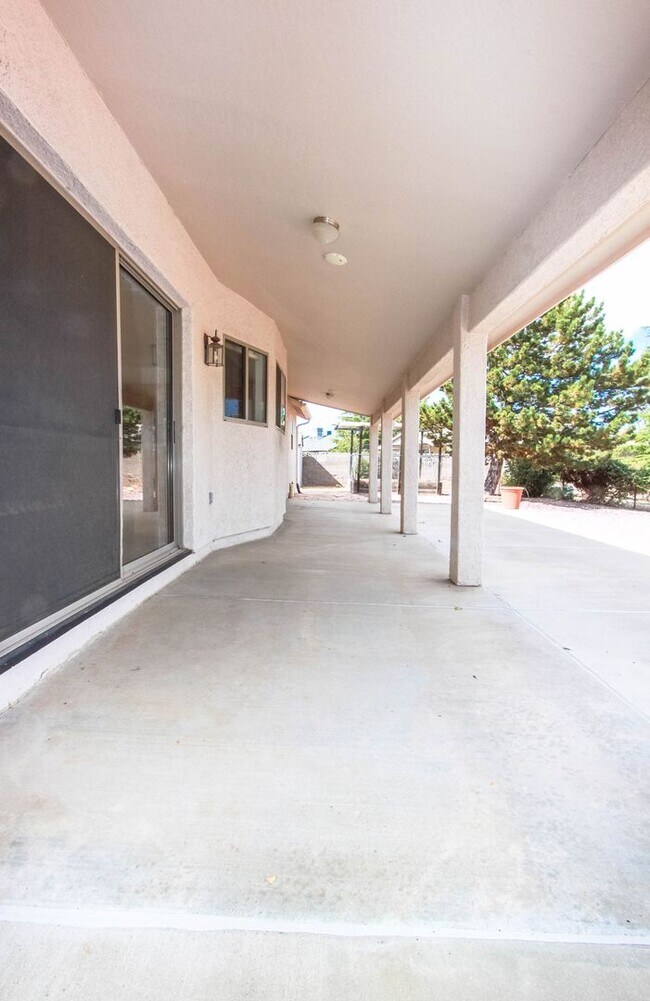 Building Photo - 4 Bedroom Home with 3 Car Garage in PV!