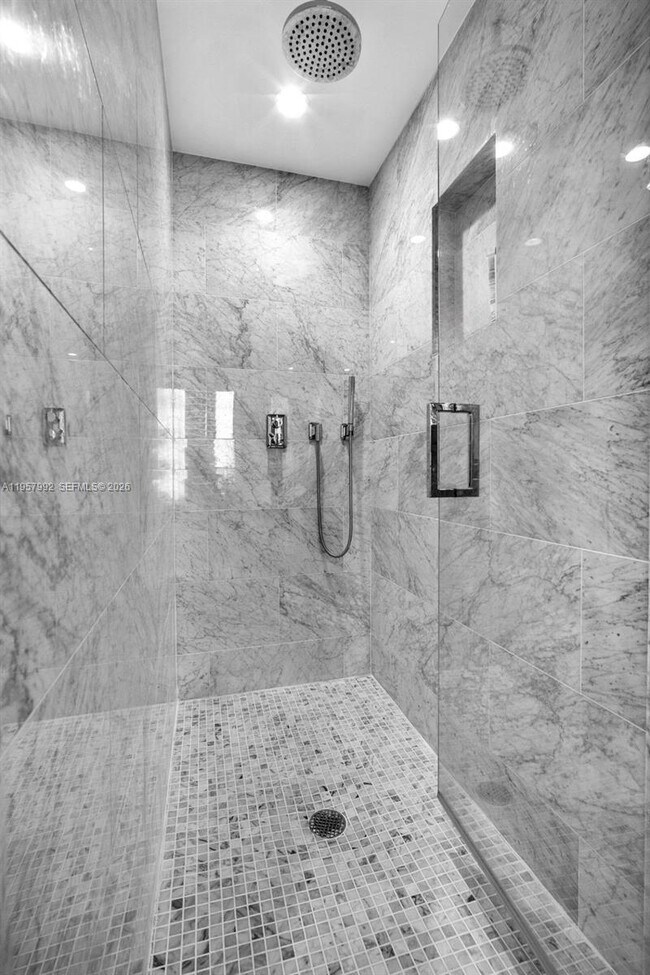 Building Photo - 1000 Brickell Plaza