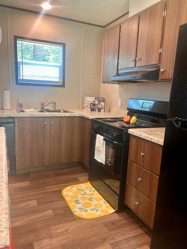 Building Photo - 22 White Oak Village