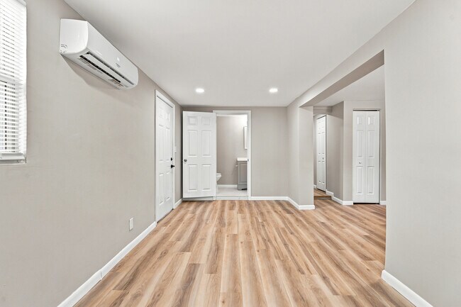 Building Photo - 5822 Tampico Rd
