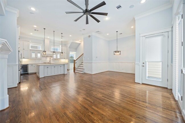 Building Photo - 609 Rutland St