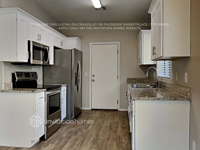 Building Photo - 3933 W Irwin Ave