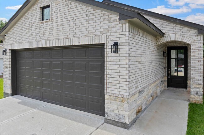 Building Photo - 17807 Glenwolf Dr