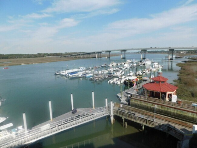 Building Photo - Remodeled 2 Bedroom 2 Bath Condo Over Looking Broad Creek