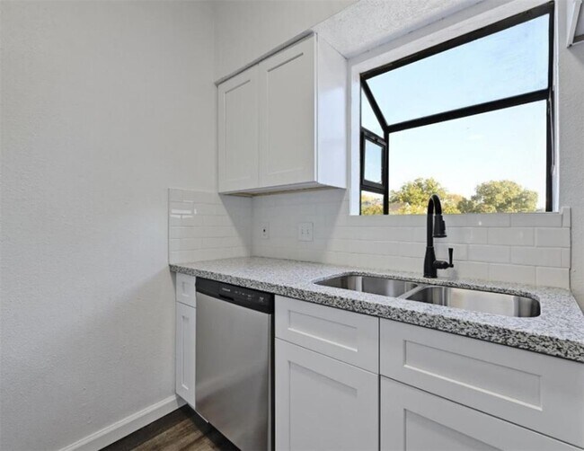 Building Photo - 9508 Kempler Dr